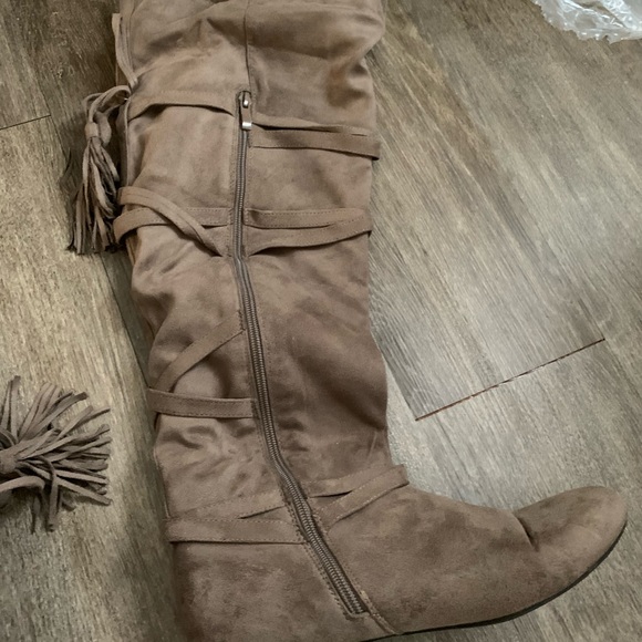 Boots - Picture 2 of 3